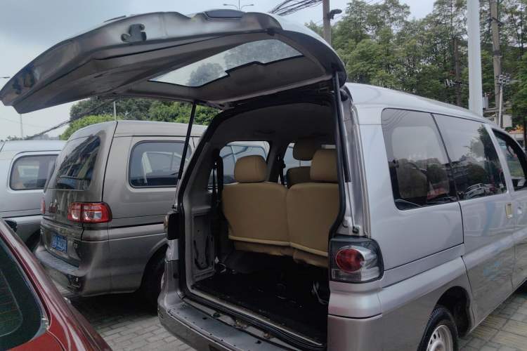 Used FORTHING Lingzhi 2015 V3 1.5L 7-Seater Luxury Model
