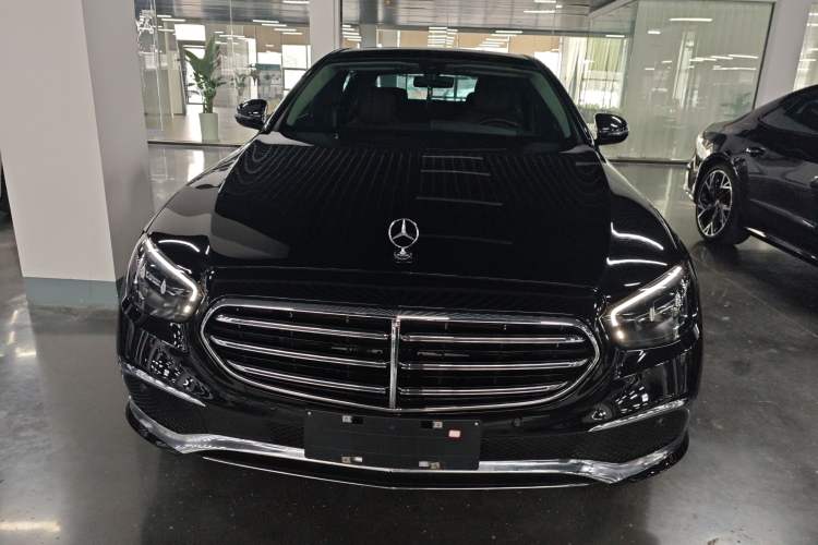 Used Mercedes-Benz E-Class 2023 Facelift E 260 L
