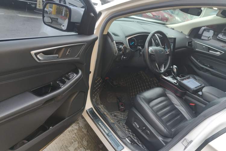 Used Ford Edge 2017 EcoBoost 245 Two-Wheel-Drive Sporty 7-Seater