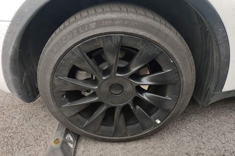 Used Tesla Model Y 2023 Long-Range All-Wheel-Drive Version