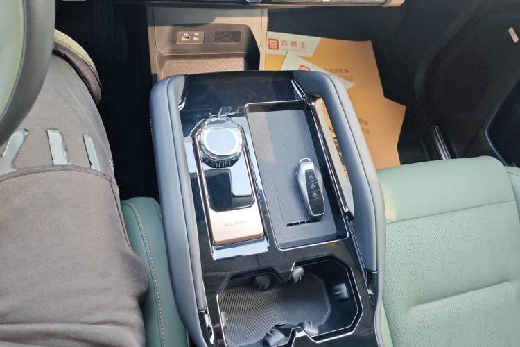 Used  03 2024 472km Four-Wheel Drive Long-Range Intelligent Advanced Version
