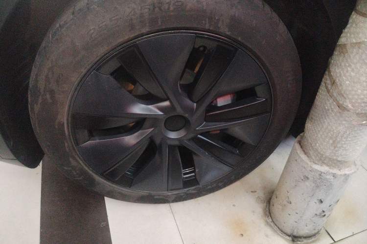 Used Tesla Model Y 2023 Long-Range All-Wheel-Drive Version