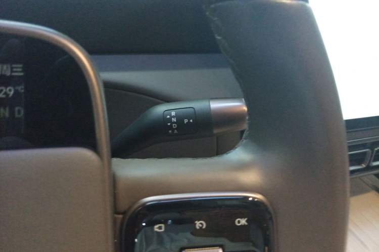 Used Li Auto MEGA 2024 Ultra Model
