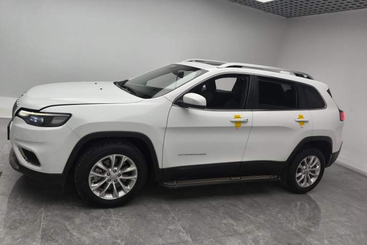 Used  Cherokee 2019 2.0T Two-Wheel Drive Smart Enjoyment Version China V
