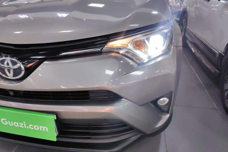 Used Toyota RAV4 2016 2.0L CVT Two-Wheel Drive Fashion Edition China V Standard