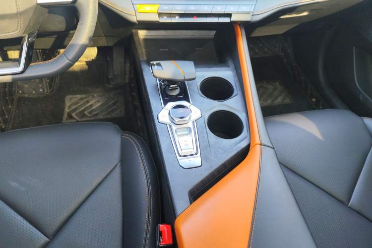 Used Changan UNI-V 2022 1.5T Prestige Version