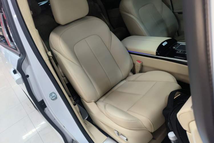 Used Buick GL8 2023 ES Lu Zun Deluxe Model
