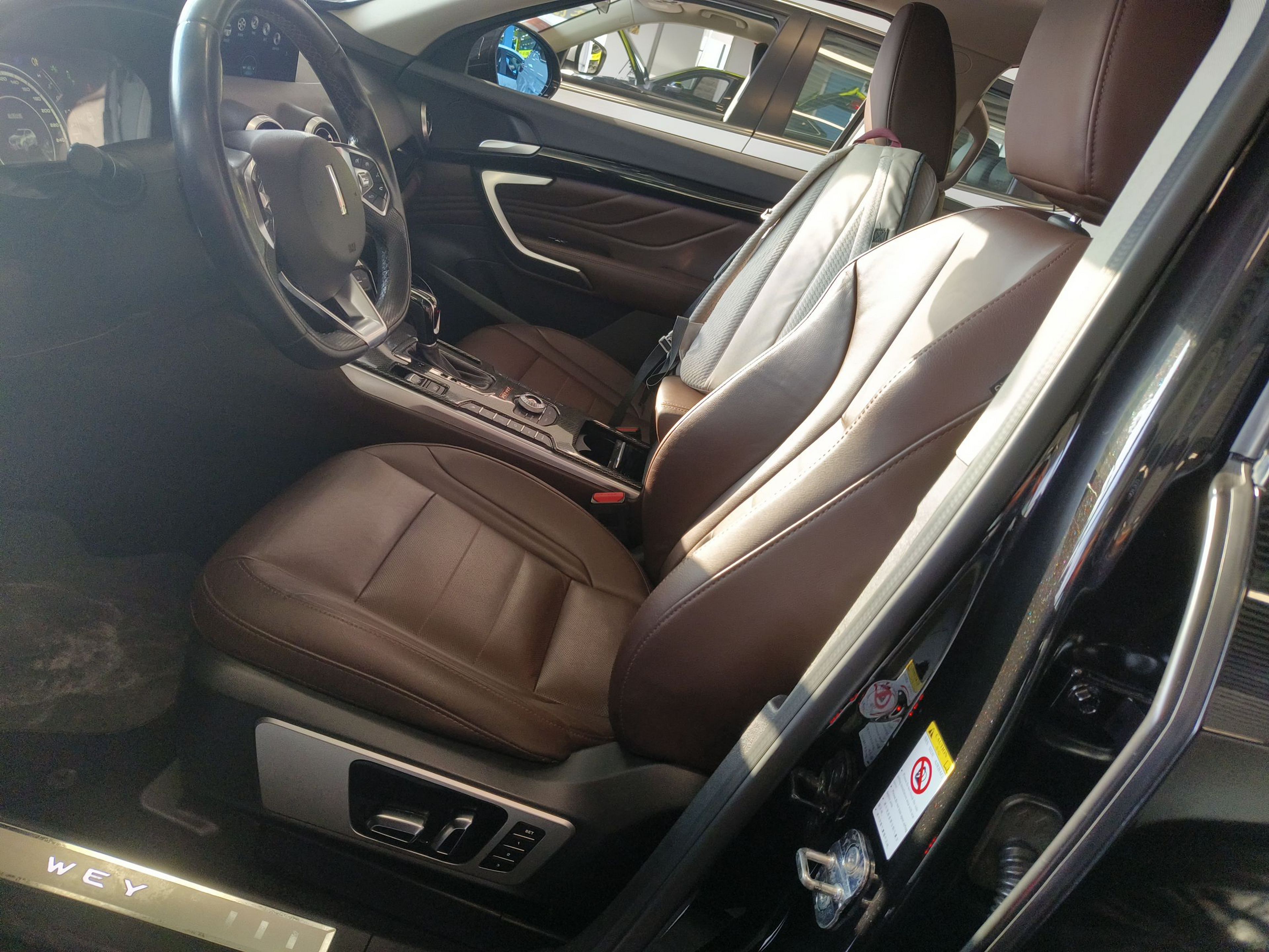 Переднее сиденье в автомобиле