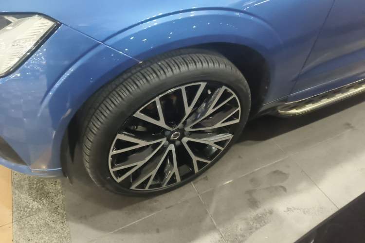 Used Volvo XC60 2019 T5 4x4 Smart & Dynamic Sport Edition China VI Standard