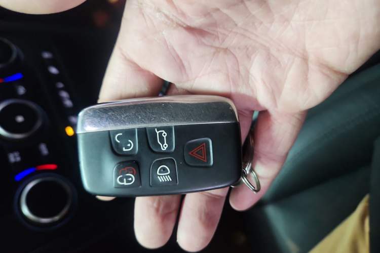 Used Land Rover Discovery Sport 2019 240 PS PURE Edition China VI Standard
