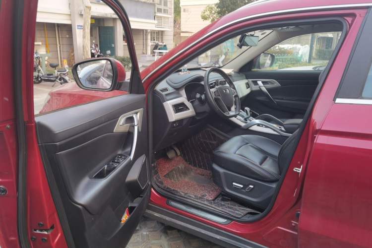 Used Geely Auto Emgrand X7 Sport 2020 1.8TD DCT Two-Wheel Drive Smart Connect 4G-Enabled Version
