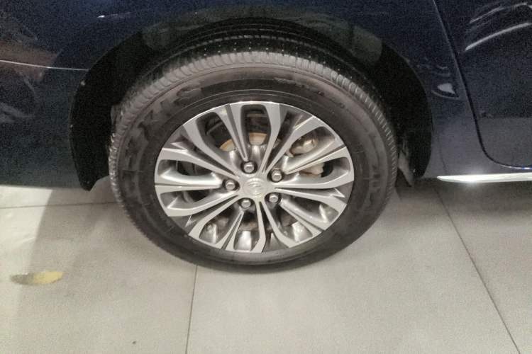 Used Buick GL8 2023 Facelifted Land Cruiser Executive Luxury Version
