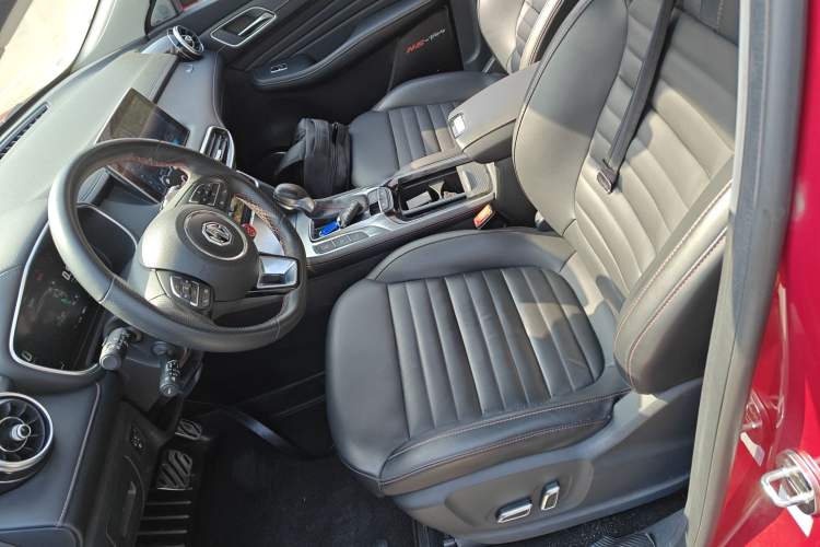 Used MG HS 2018 30T Automatic Two-Wheel Drive Trophy Edition—High-Octane V-Model