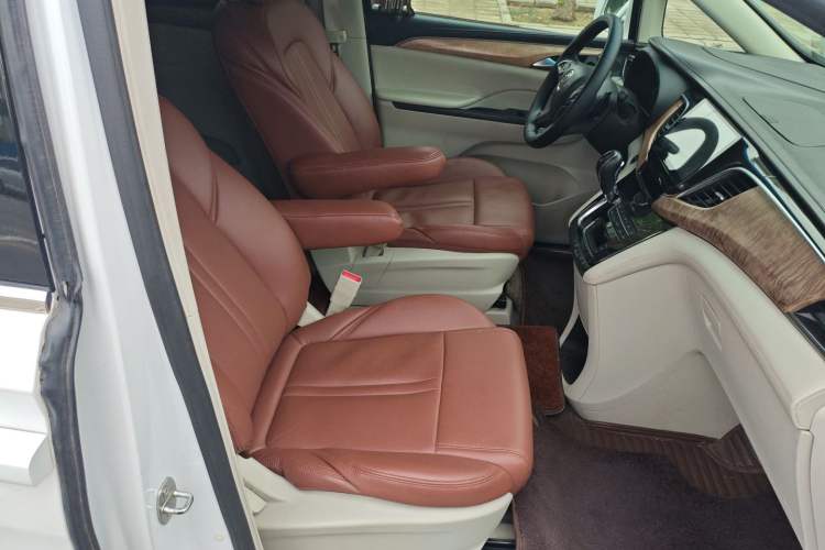 Used Buick GL8 2017 ES 28T Comfort Model China V Standard
