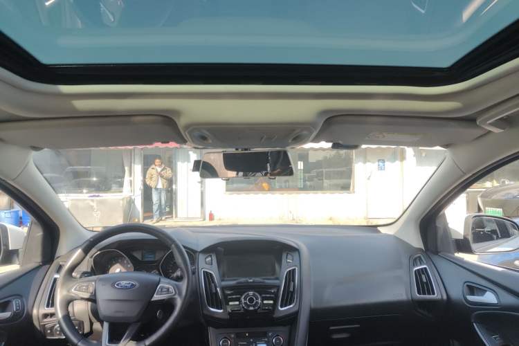 Used Ford Focus 2017 Sedan 1.6L Automatic Fashion Edition Smart Drive Version
