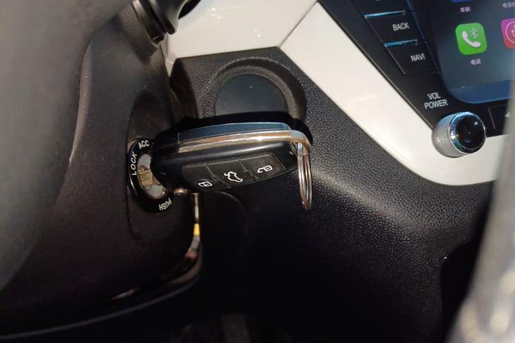 Used  Refine S2 2015 1.5L Manual Luxury Smart Model
