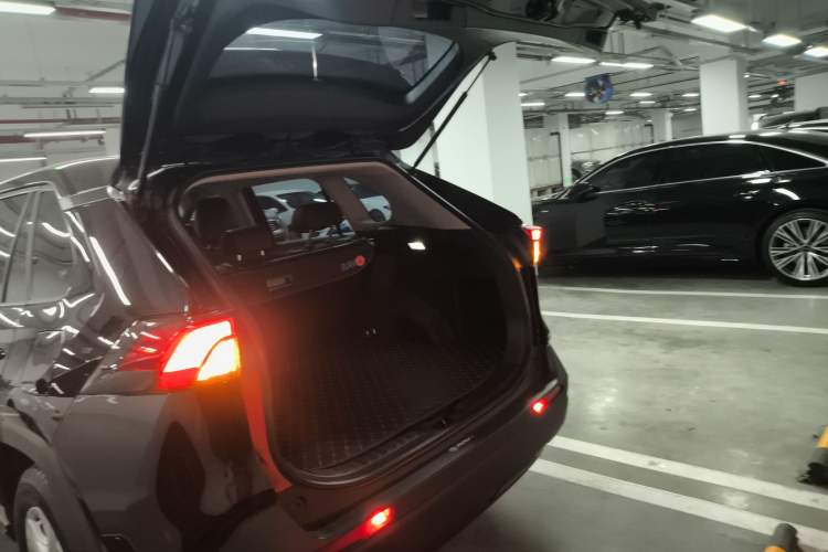 Used Toyota RAV4 2023 2.0L CVT Two-Wheel Drive Urban Edition
