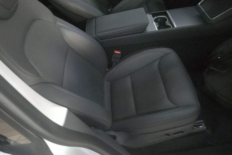 Used Tesla Model Y 2025 Rear-Wheel-Drive Version
