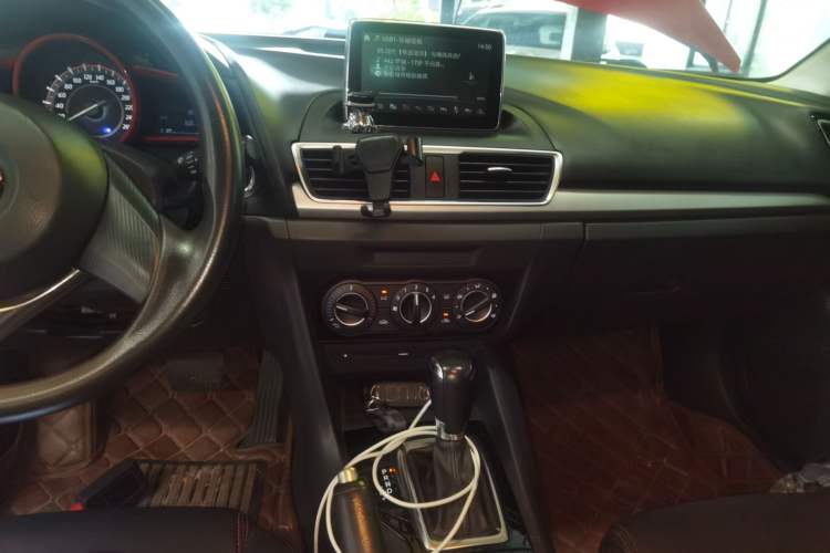 Used Mazda Mazda 3 Axela 2014 Sedan 1.5L Automatic Comfort Model
