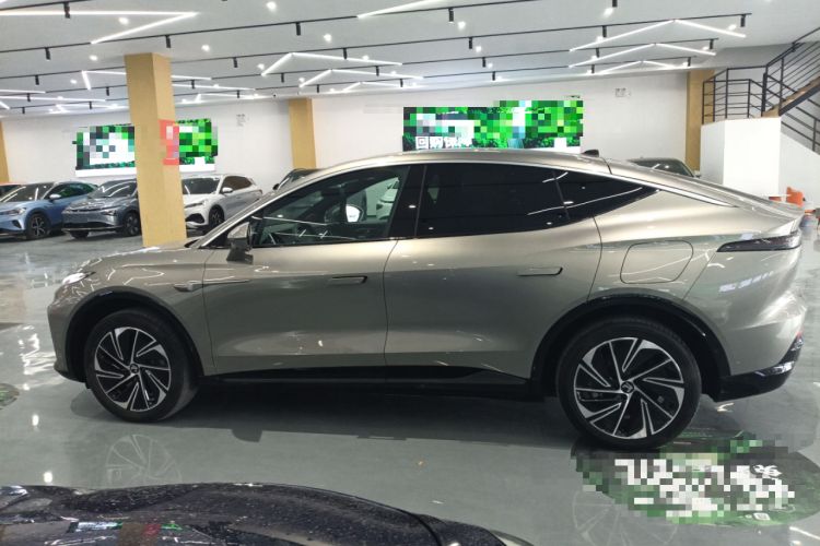 Used  R7 2025 Advanced Edition
