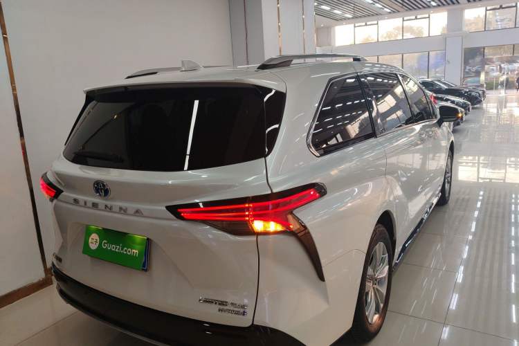 Used Toyota Sienna 2021 2.5L Hybrid Ultimate Edition