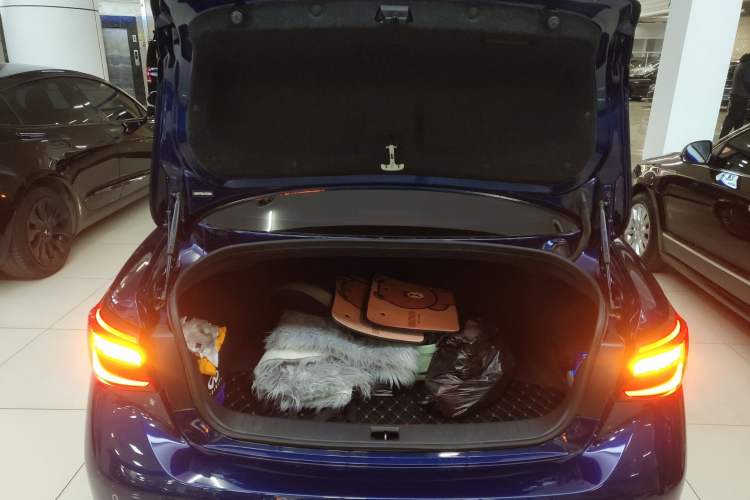 Used Infiniti Q50L 2018 2.0T Enjoyment Version China VI Standard
