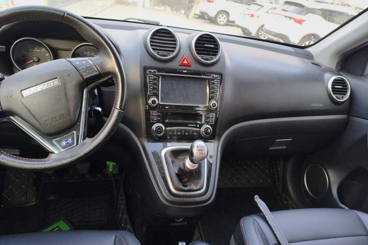Used Haval H6 2016 Upgraded Model 1.5T Manual Two-Wheel Drive Elite Version
