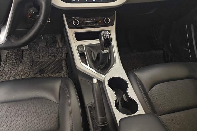 Used Geely Auto Vision 2019 Upgraded Model 1.5L Manual Luxury Version China VI Standard