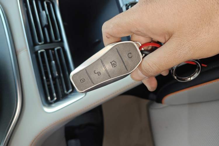 Used BYD Song PLUS New Energy 2024 HONOR Edition DM-i 110km Flagship PLUS
