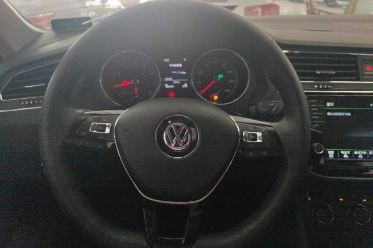 Used Volkswagen Tiguan L 2017 330TSI Automatic Two-Wheel Drive Luxury Edition
