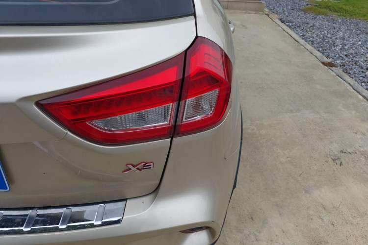 Used Geely Auto Vision X3 2017 1.5L Automatic Prestige Model
