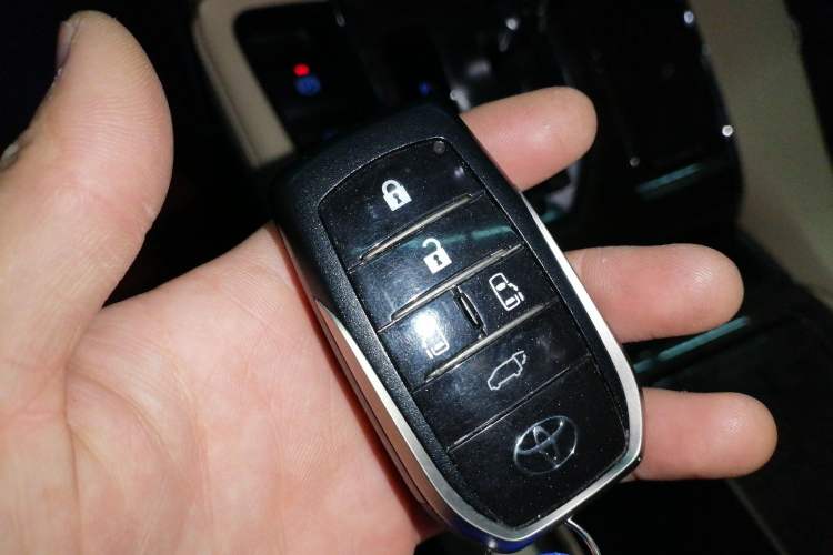 Used Toyota Vellfire 2021 Crown Dual-Engine 2.5L HV Supreme Edition
