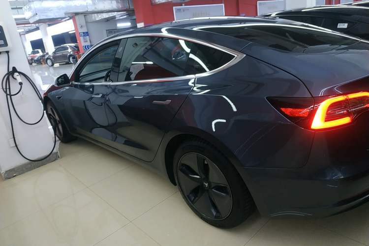 Used Tesla Model 3 2019 Long-Range Rear-Wheel-Drive Version
