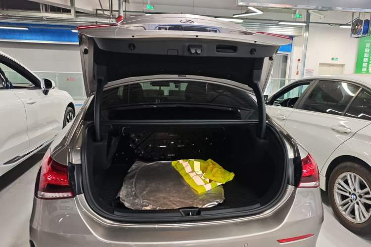 Used Mercedes-Benz A-Class 2022 Restyled A 200 L Sport Sedan Fashion Version
