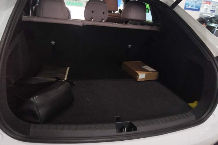 Used ONVO L60 2024 60 kWh Rear-Drive Version