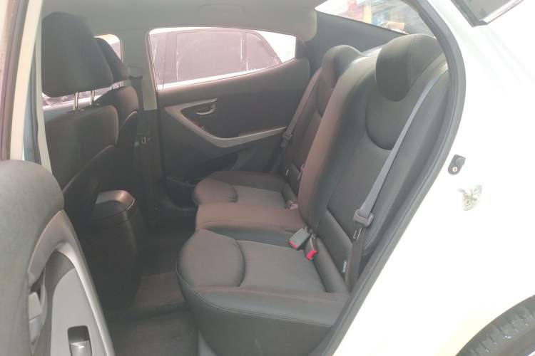 Used Hyundai Elantra 2016 1.6L Automatic Smart Version
