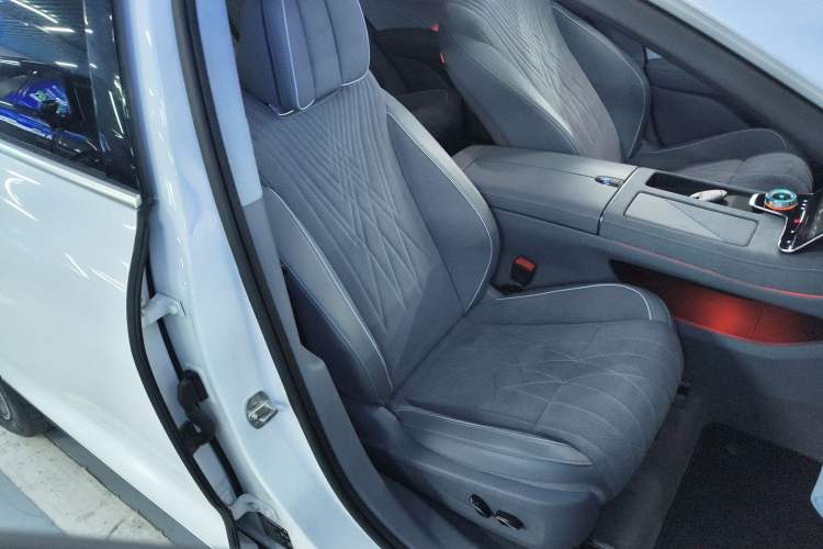 Used VOYAH PASSION 2023 Four-Wheel Drive Standard Edition
