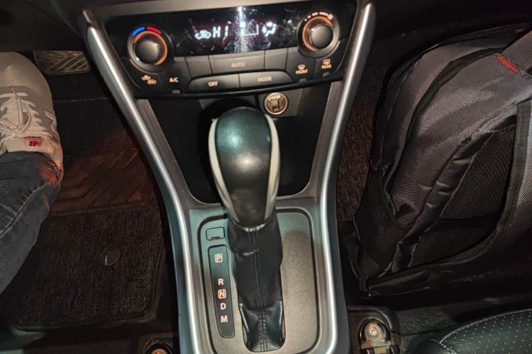 Used Suzuki S-Cross 2015 1.6L CVT Two-Wheel Drive Elite Version
