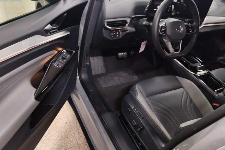 Used Volkswagen ID.4 CROZZ 2021 Long-Range Lite PRO Two-Wheel Drive Version
