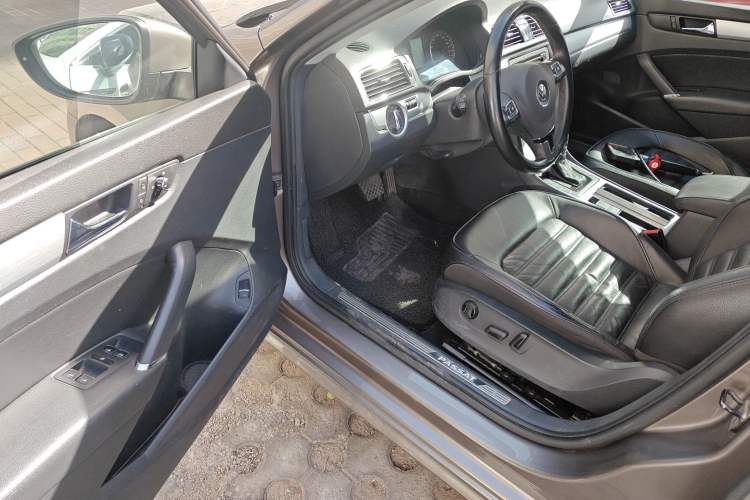 Used Volkswagen Passat 2014 2.0 TSI DSG Prestige Navigation Edition
