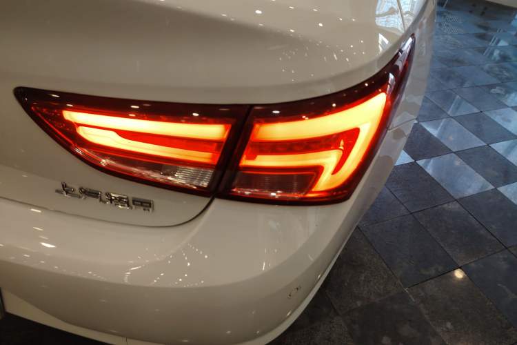 Used Buick Verano 2019 Sedan 20T Dual-Clutch Leading Model
