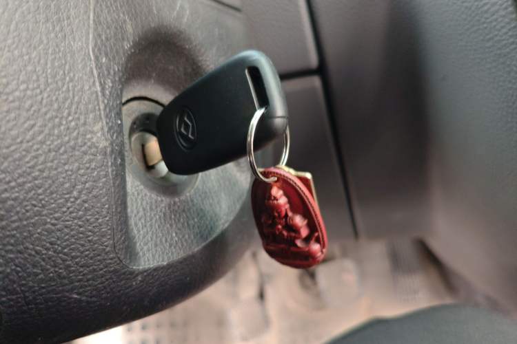 Used SAIC MAXUS Xintu V80 2021 2.0T Manual Classic Aoyuntong Short Wheelbase Ultra-Low Roof 5/6-Seater