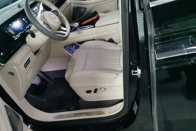 Used VOYAH Dream 2024 PHEV Extended-Range Premium Edition
