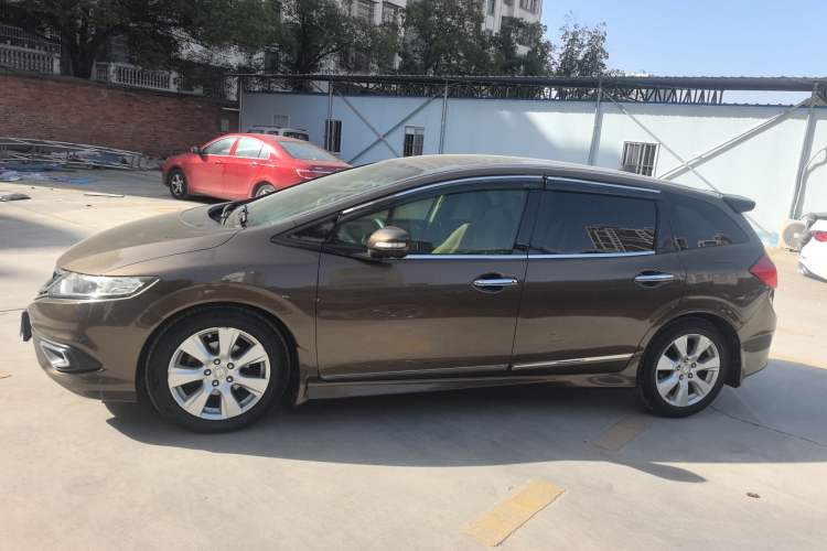 Used Honda Jade 2013 1.8L automatic Comfort version 5 seats
