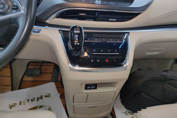 Used Buick GL8 2023 Facelifted Land Cruiser Executive Luxury Version
