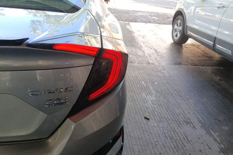 Used Honda Civic 2016 220TURBO CVT Luxury Edition
