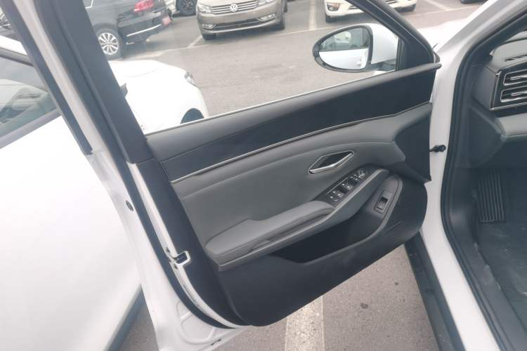 Used BYD Qin L 2025 DM-i Smart Drive 80KM Leading Model