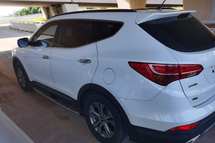 Used Hyundai Santa Fe 2013 2.4L Automatic Two-Wheel Drive Smart Version
