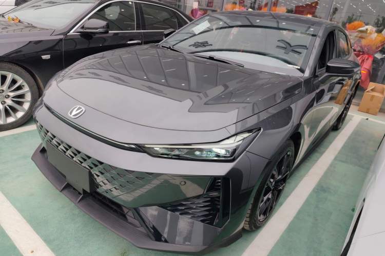 Used Changan UNI-V 2024 1.5T Prestige Edition
