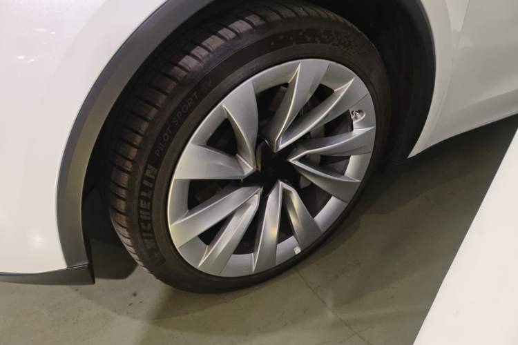 Used Tesla Model Y 2025 Long-Range All-Wheel Drive First Edition